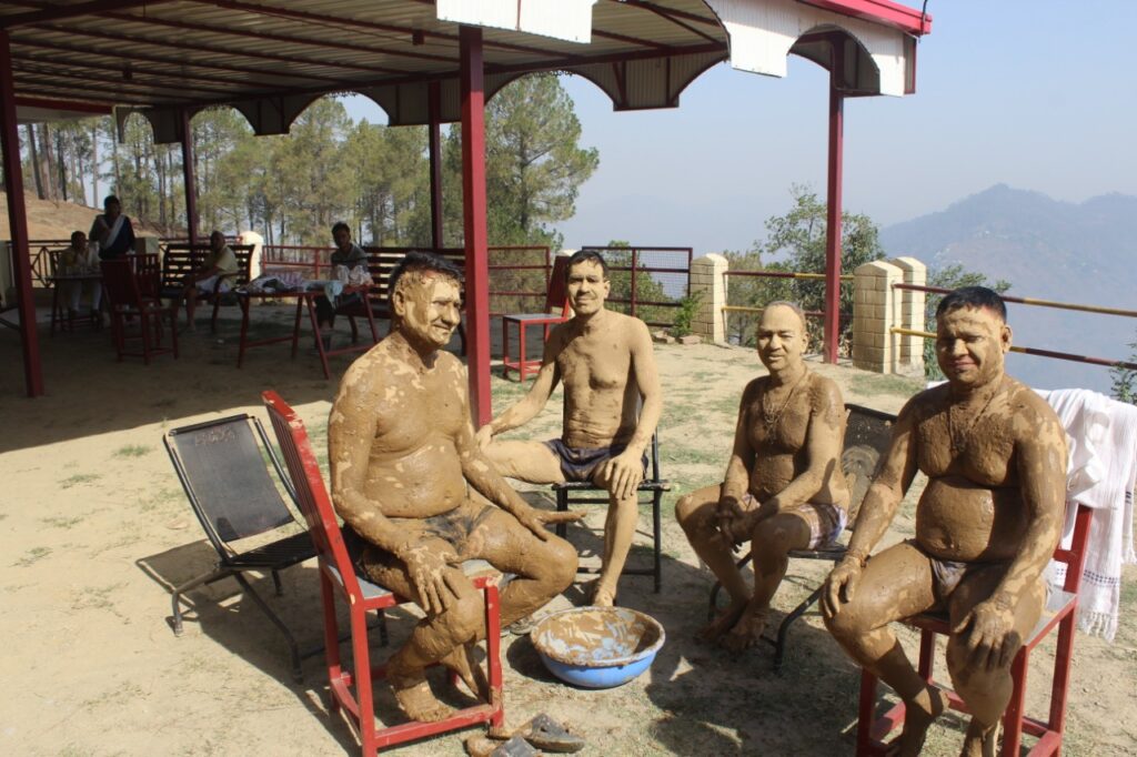 Ekatmayoga Mud Therapy